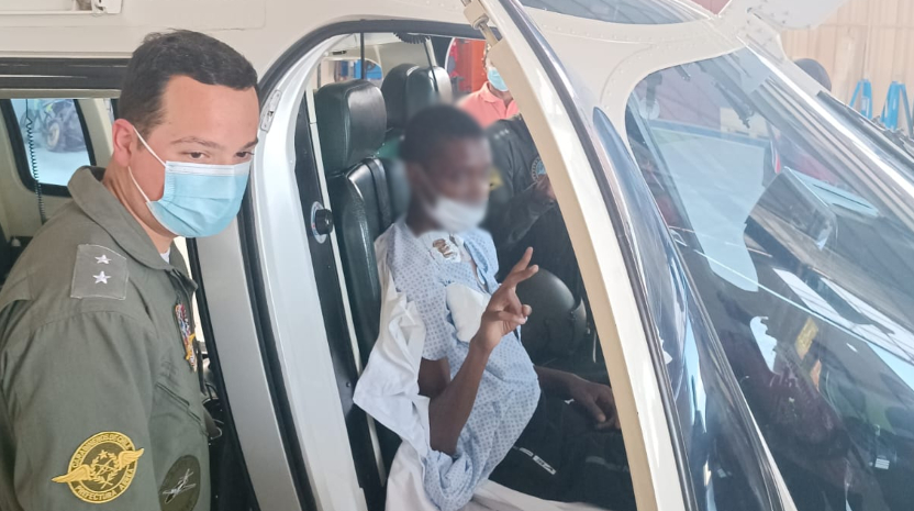 Joven cumplió su sueño de conocer los aviones en Antofagasta. La foto fue cedida y la identidad del paciente resguardada para proteger su integridad y derechos.