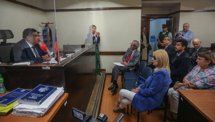 En el Décimo Sexto Juzgado Civil de Santiago, se realiza audiencia de lectura de testamento de Lucía Hiriart. Foto de Agencia Uno.